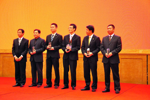 周巍總裁出席第七屆中國(guó)國(guó)際金融論壇